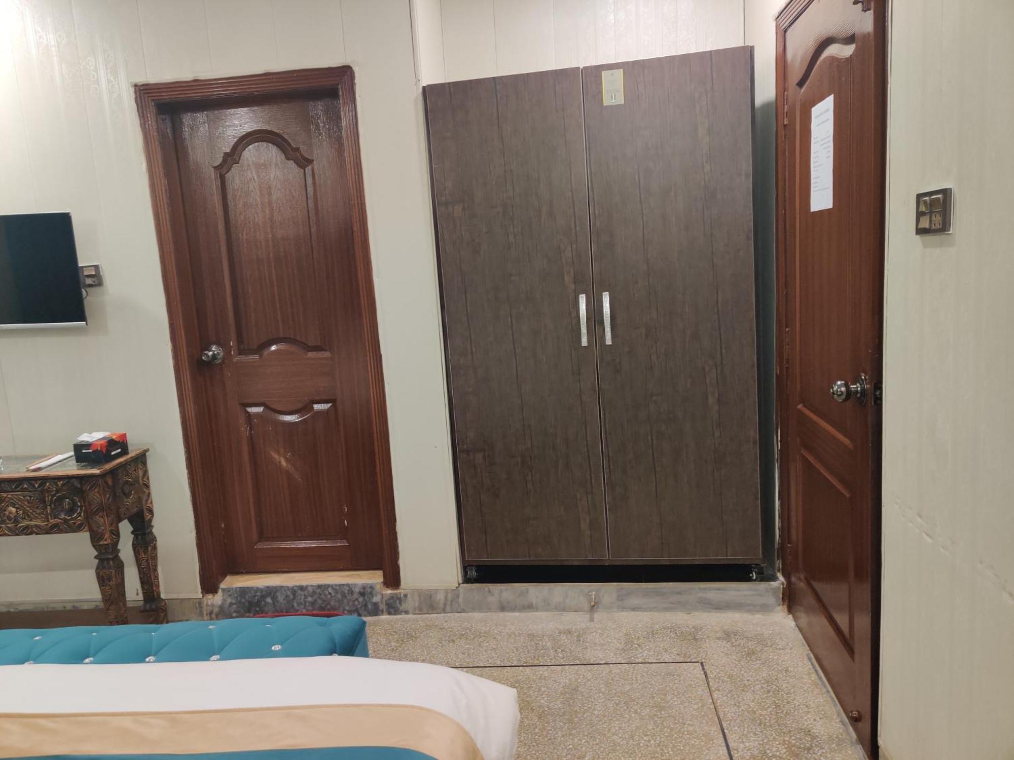 Hotel Swiss Pearl Lahore Buitenkant foto