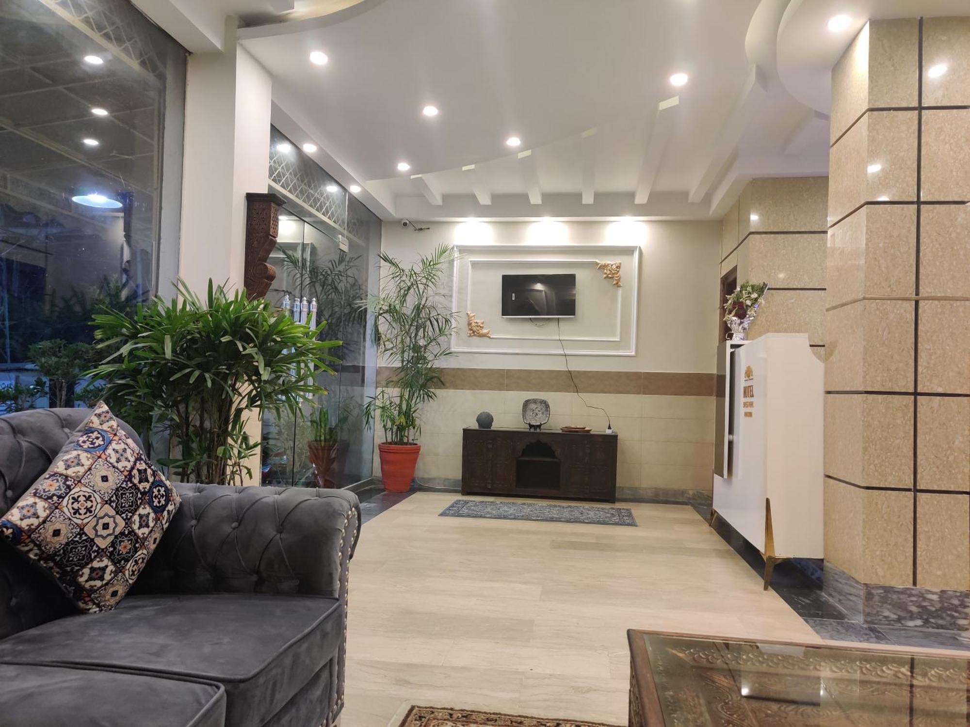 Hotel Swiss Pearl Lahore Buitenkant foto