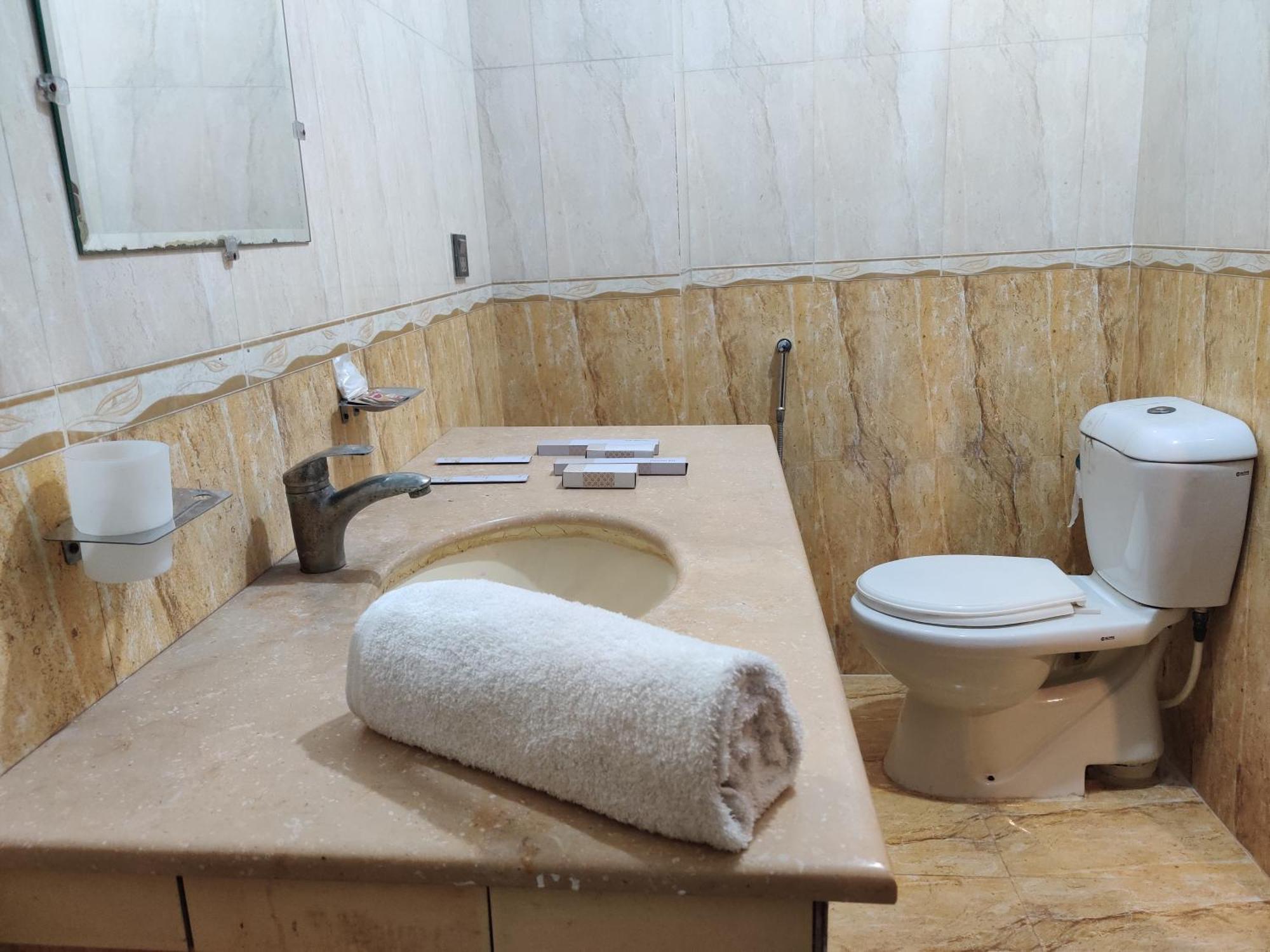 Hotel Swiss Pearl Lahore Kamer foto